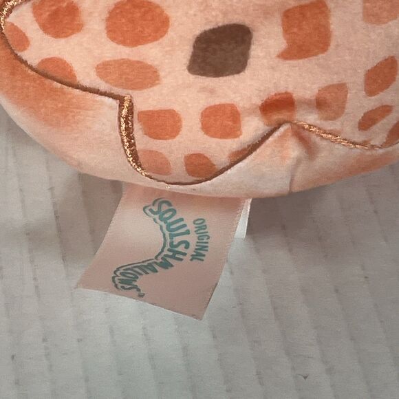 Squishmallows 5" Livvy the Coral Starfish Plush Toy Orange Mini - Picture 9 of 10